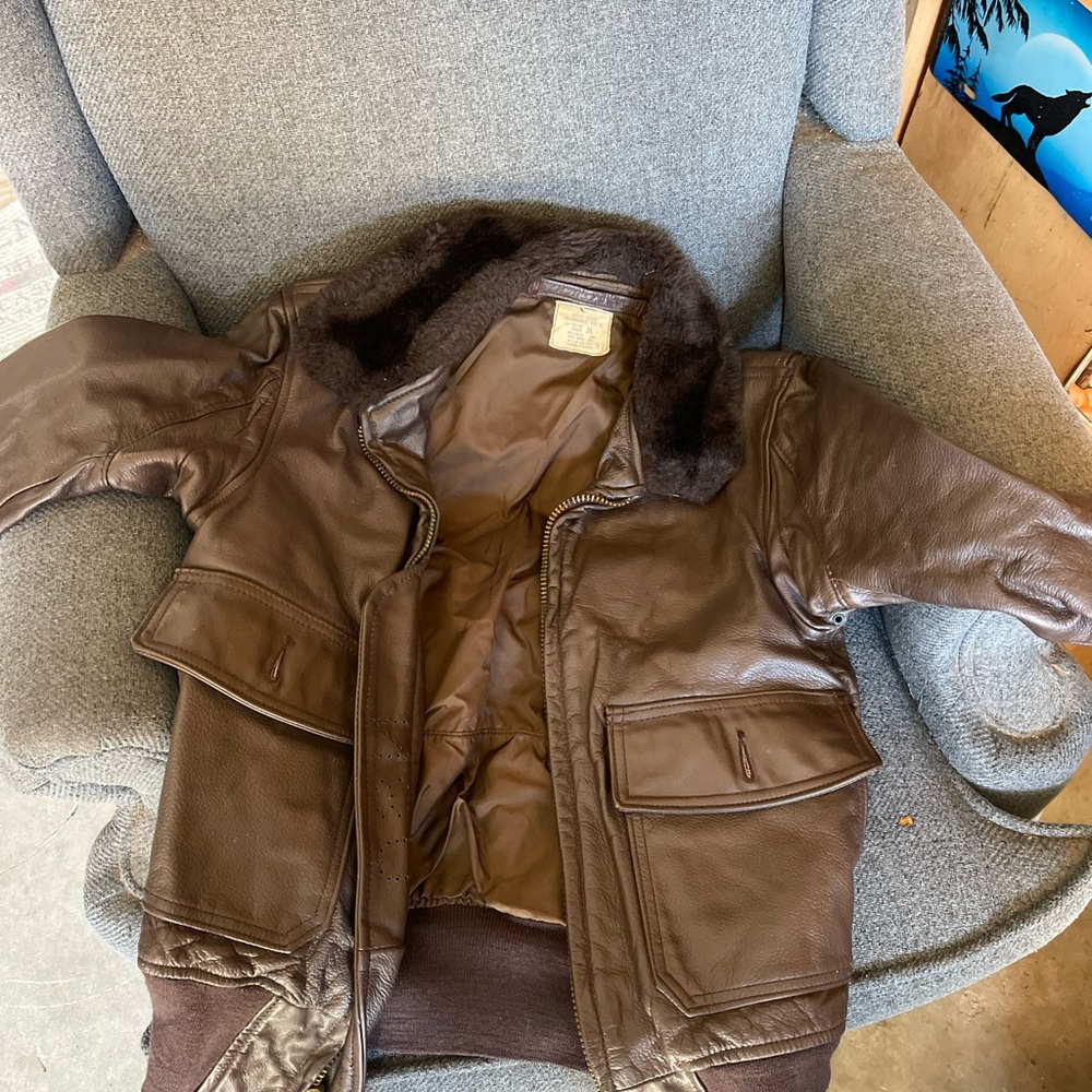 70’s vintage USN leather flight jacket in perfect condition.